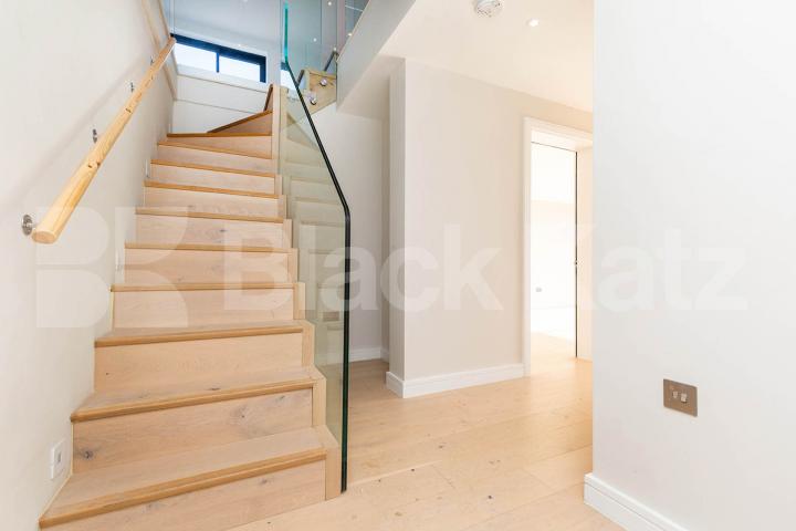 1,266 square foot Penthouse two bedroom and two bathrooms with a 180 degree view Tottenham Lane, Crouch End
